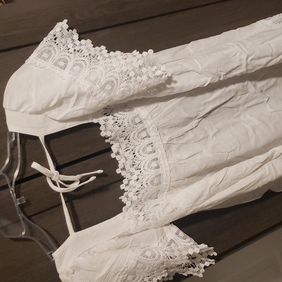 1 2x left💗New boutique white slicing pom pom top - Picture 15 of 16